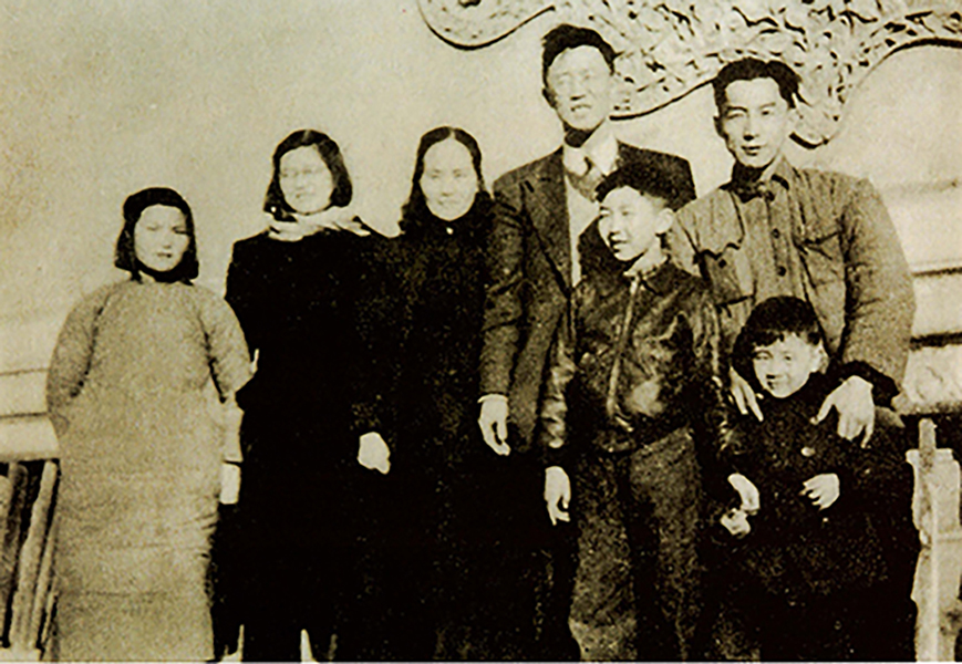 1949年冬，华罗庚从美国返回祖国，1950年3月16日抵达北京。这是他回国后与妻子、儿女在中南海合影