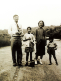 20世纪40年代华罗庚和家人在美国。
