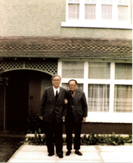 1979年华罗庚与香港作家梁羽生在一起。
