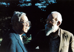 20世纪80年代初华罗庚与著名数学家斯潘塞尔（D.C.Spencer）教授合影。