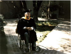 1984年6月华罗庚在美国加州理工学院毕业典礼上。