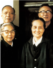 华罗庚和夫人吴筱元与著名数学家陈省身夫妇合影。